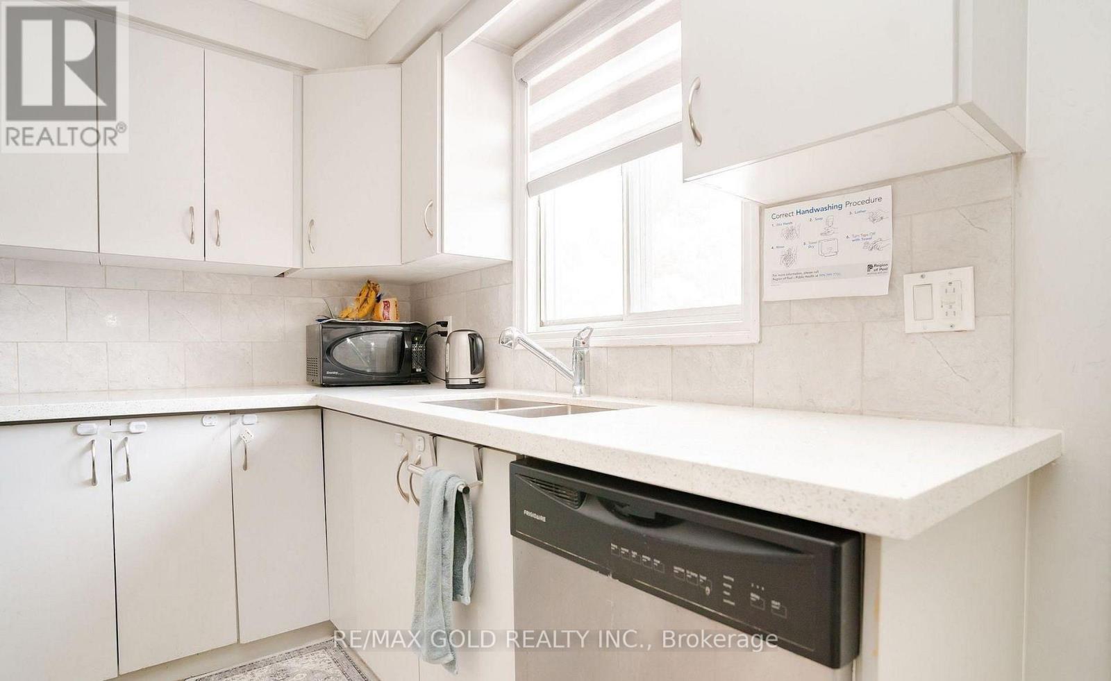 65 Abell Drive, Brampton, Ontario  L6V 2W1 - Photo 11 - W12508358