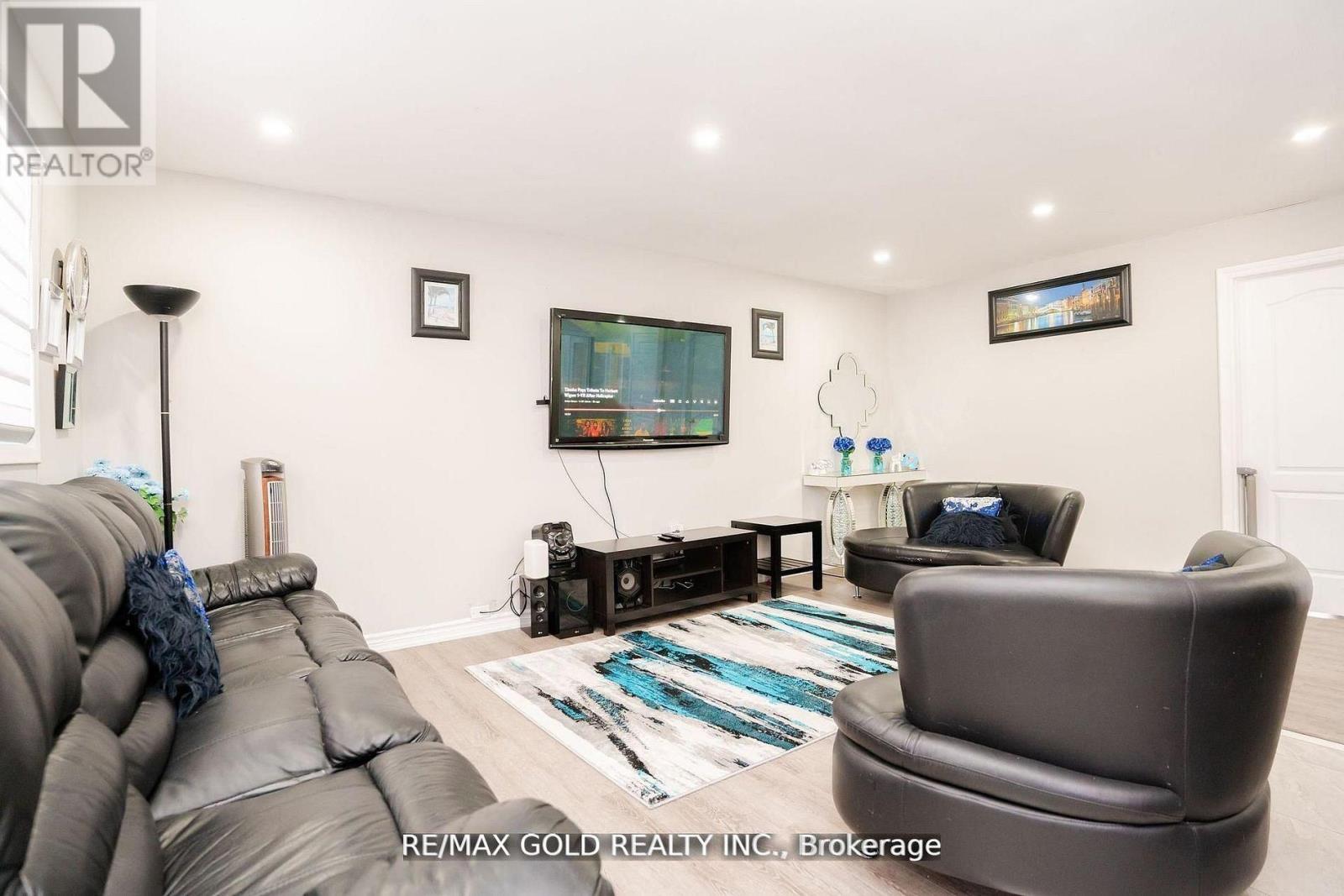 65 Abell Drive, Brampton, Ontario  L6V 2W1 - Photo 6 - W12508358