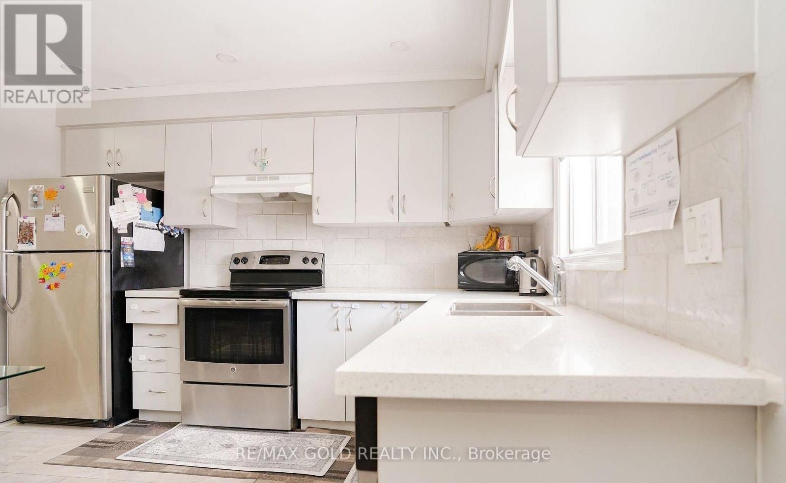 65 Abell Drive, Brampton, Ontario  L6V 2W1 - Photo 9 - W12508358