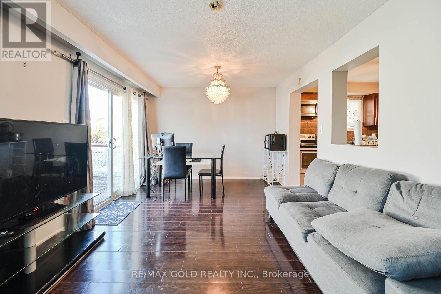 35 Horne Drive, Brampton, Ontario  L6V 2V2 - Photo 11 - W12508382