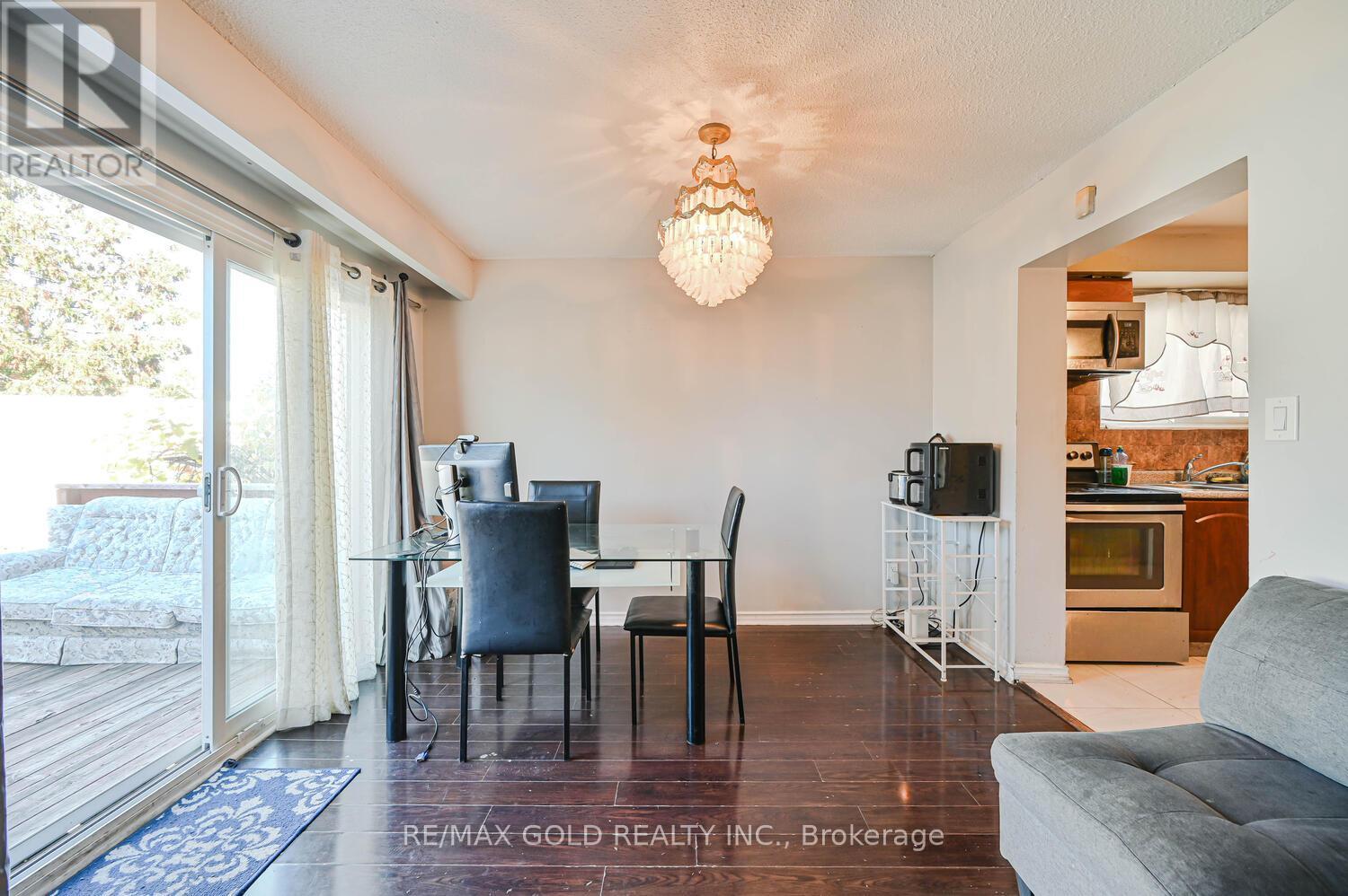 35 Horne Drive, Brampton, Ontario  L6V 2V2 - Photo 13 - W12508382