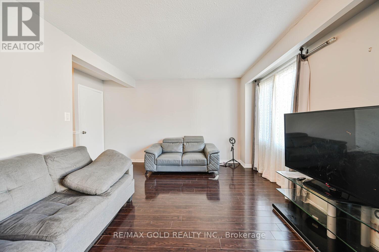 35 Horne Drive, Brampton, Ontario  L6V 2V2 - Photo 14 - W12508382