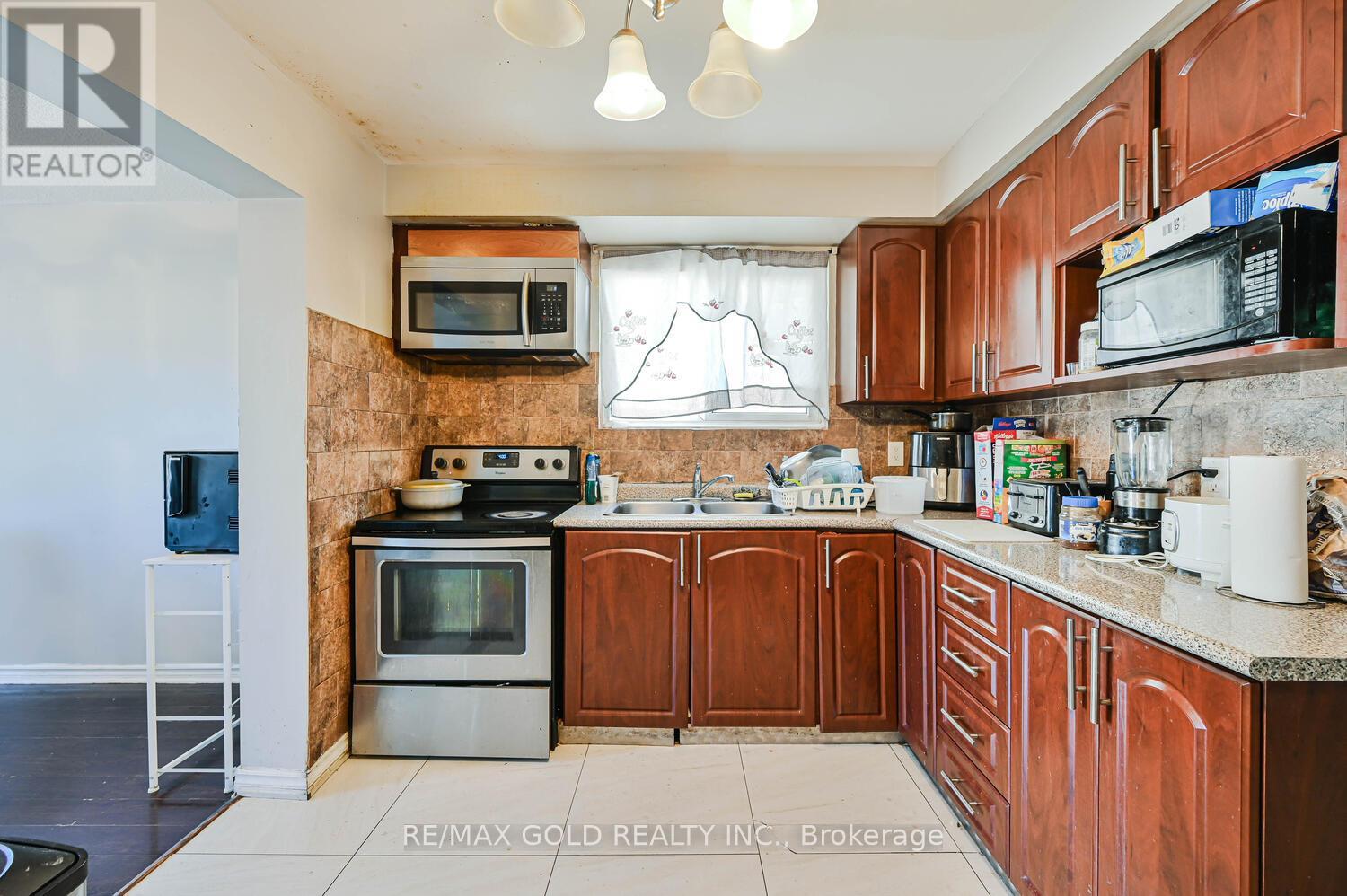 35 Horne Drive, Brampton, Ontario  L6V 2V2 - Photo 15 - W12508382