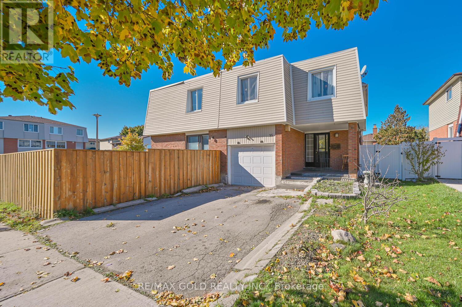 35 Horne Drive, Brampton, Ontario  L6V 2V2 - Photo 2 - W12508382