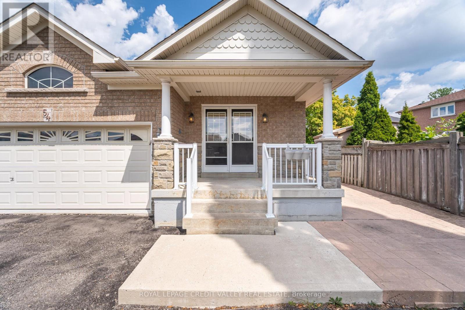 54 Station Road, Caledon, Ontario  L7E 1V1 - Photo 5 - W12508396