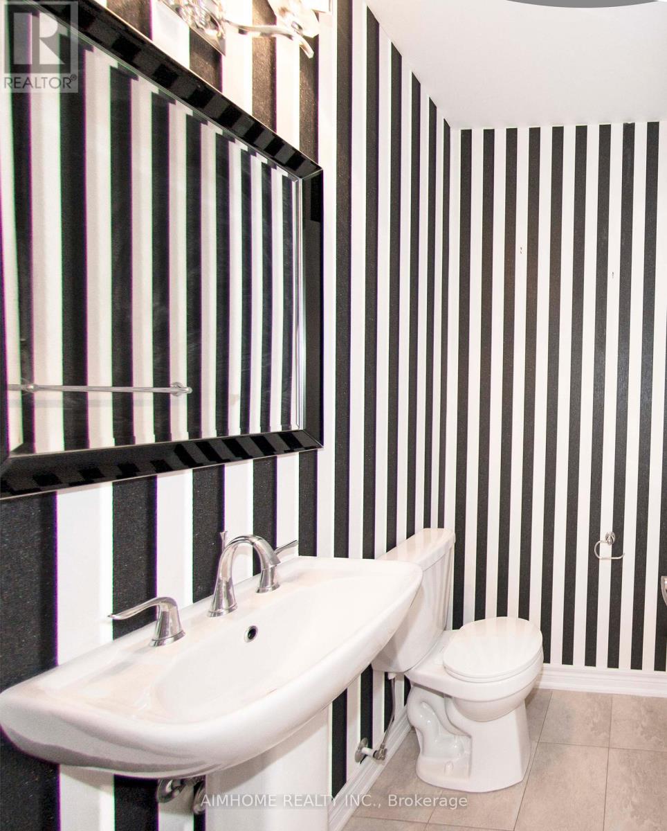 37 - 2435 Greenwich Drive, Oakville, Ontario  L6M 0S4 - Photo 3 - W12508420