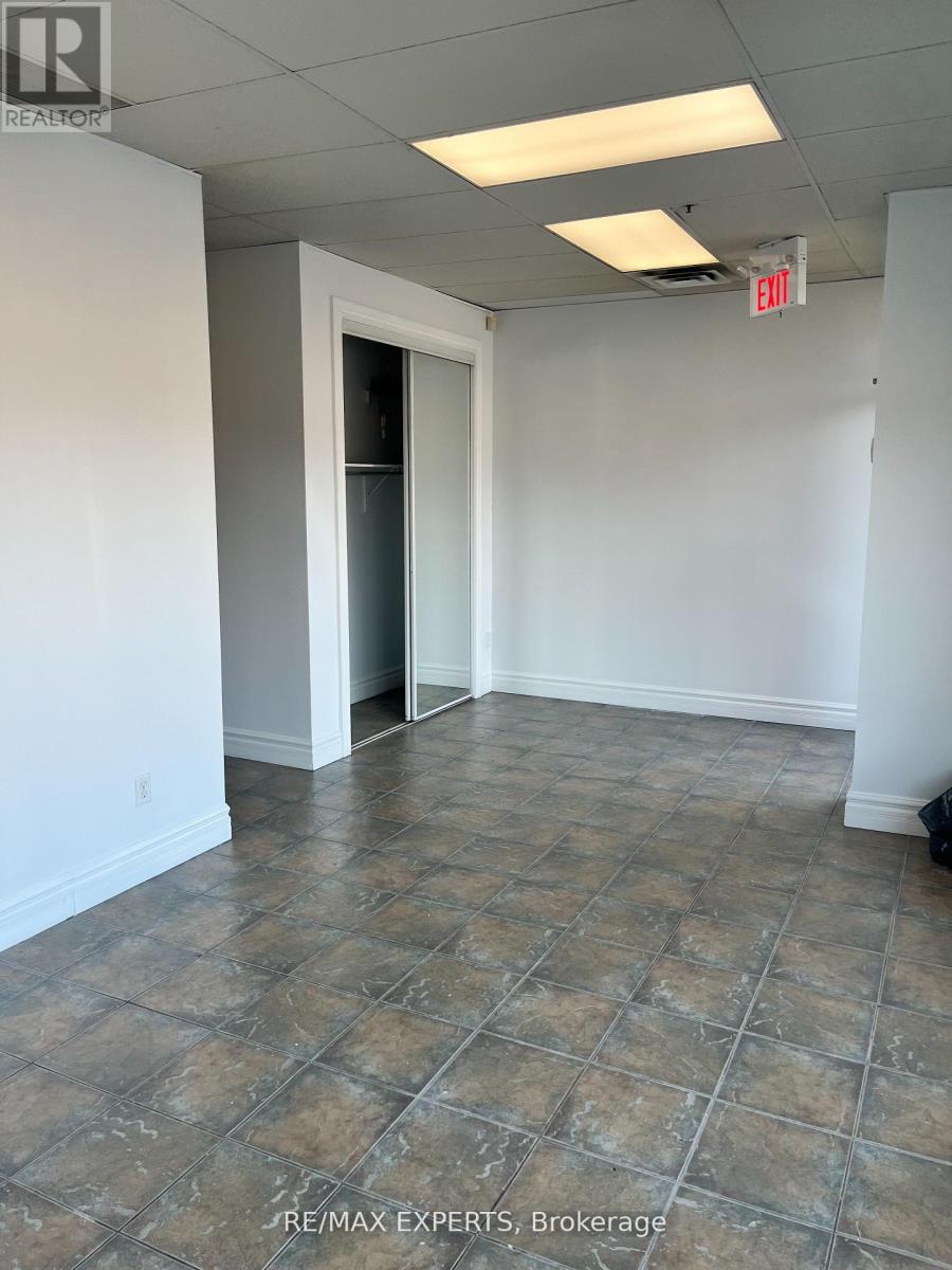 8-9 - 221 Deerhurst Drive, Brampton, Ontario  L6T 5L7 - Photo 3 - W12508450