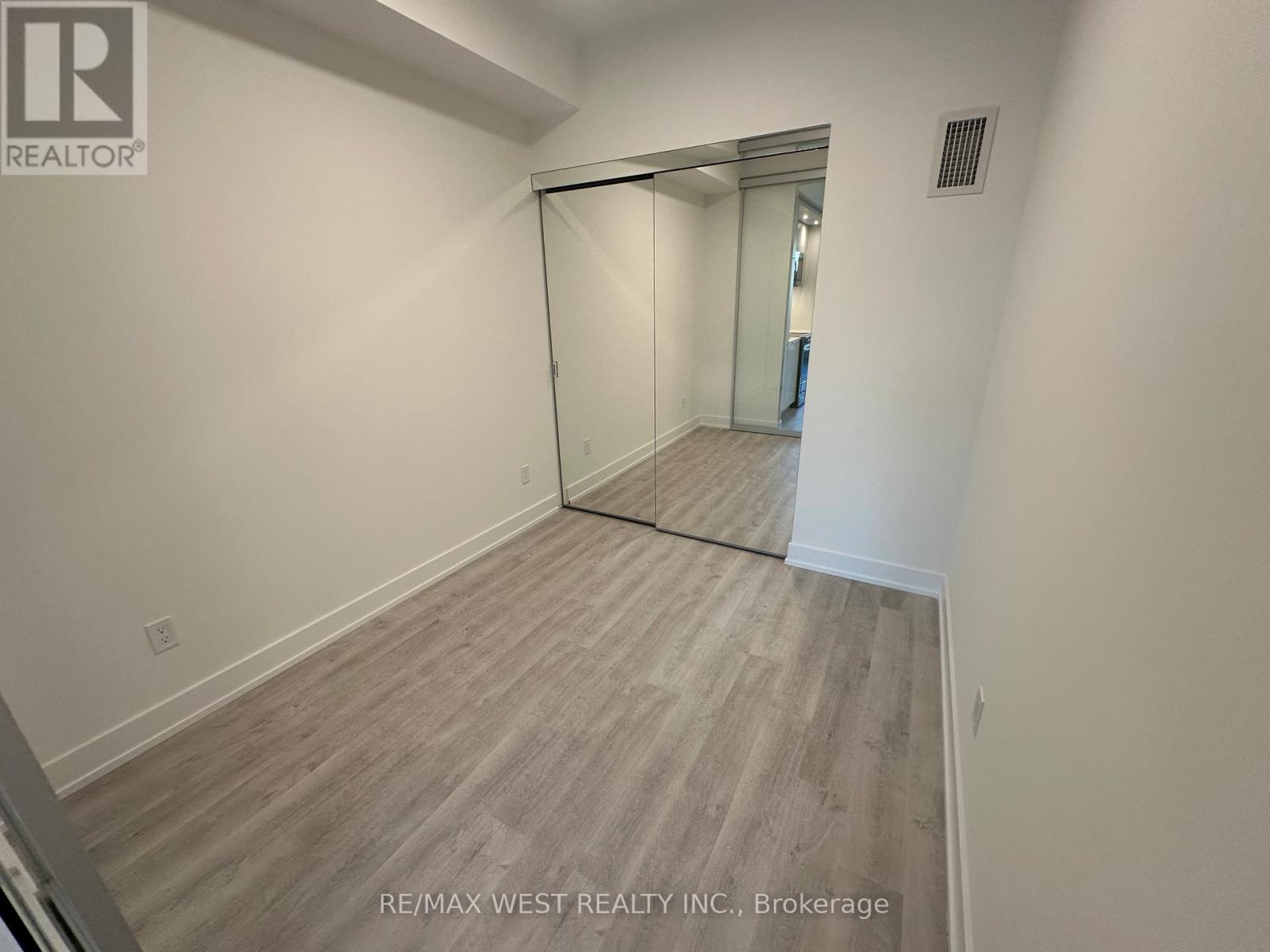 602 - 60 Central Park Roadway, Toronto, Ontario  M9A 0E6 - Photo 10 - W12508480