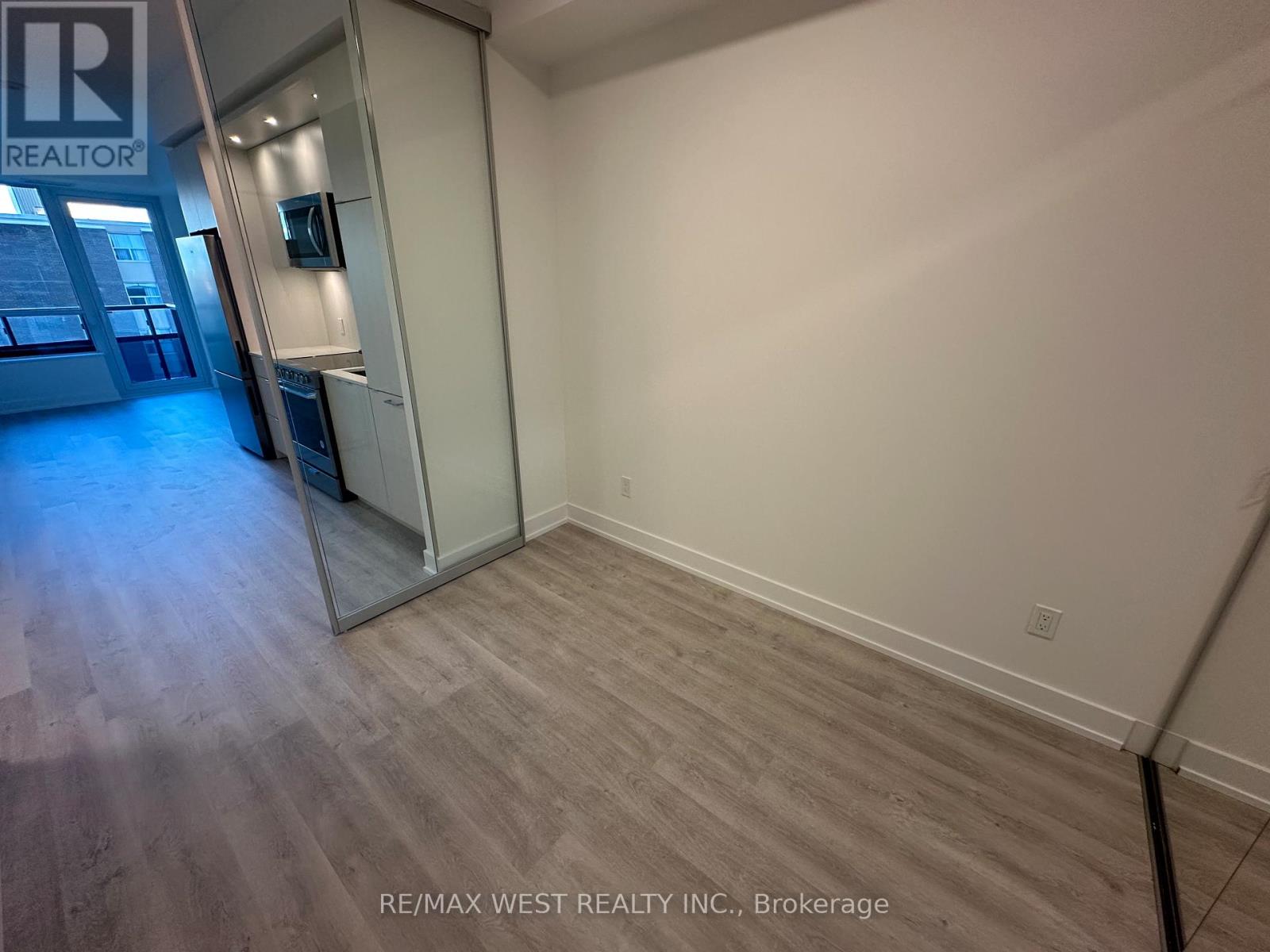 602 - 60 Central Park Roadway, Toronto, Ontario  M9A 0E6 - Photo 11 - W12508480