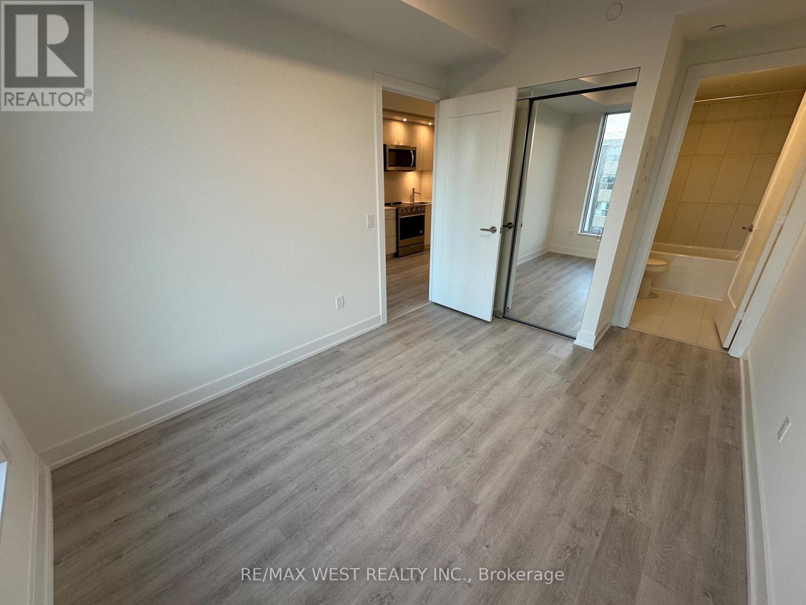 602 - 60 Central Park Roadway, Toronto, Ontario  M9A 0E6 - Photo 18 - W12508480