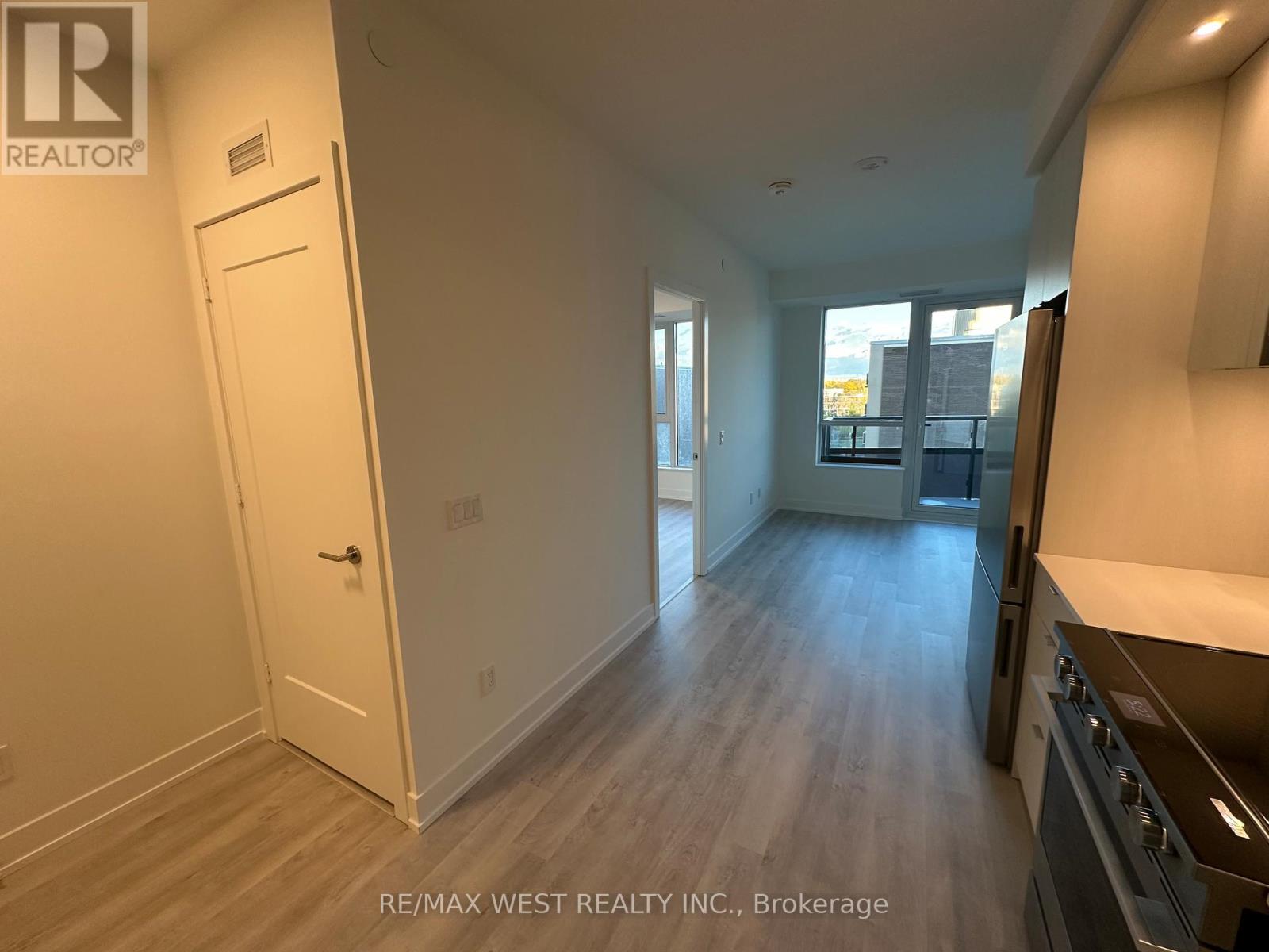 602 - 60 Central Park Roadway, Toronto, Ontario  M9A 0E6 - Photo 3 - W12508480