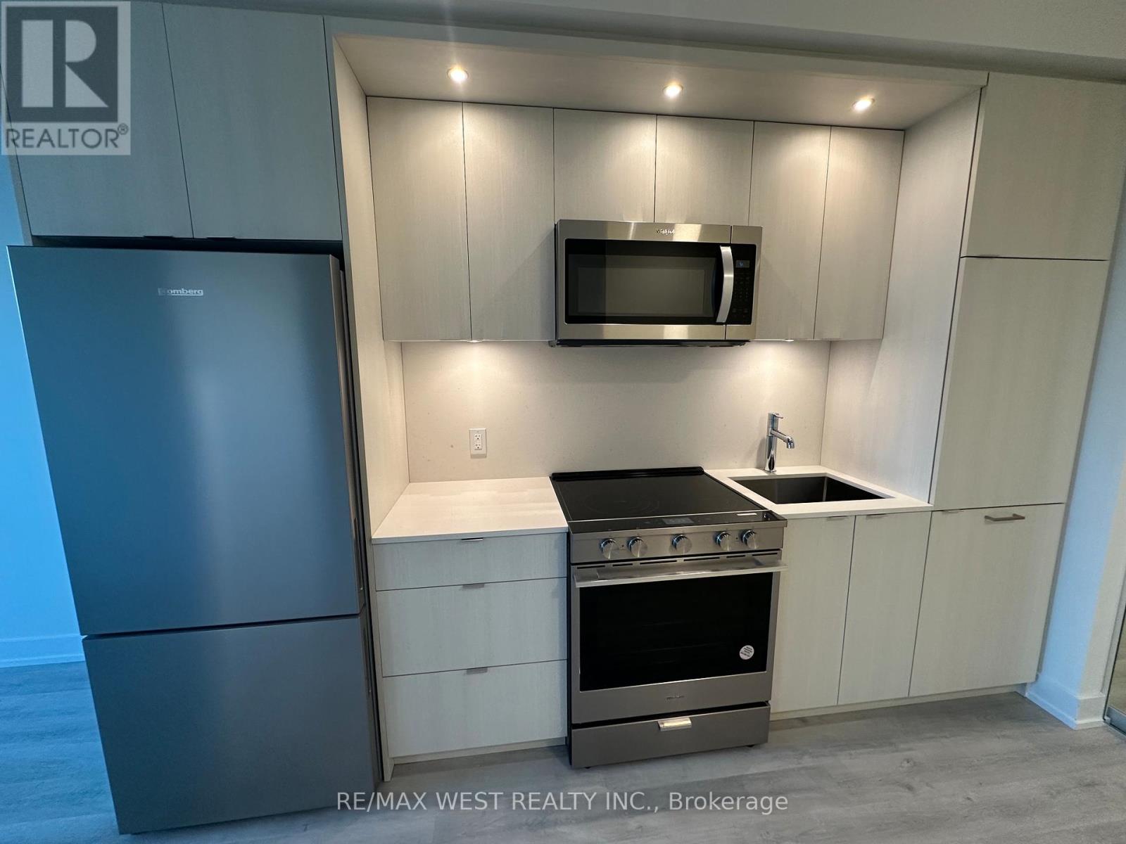 602 - 60 Central Park Roadway, Toronto, Ontario  M9A 0E6 - Photo 5 - W12508480