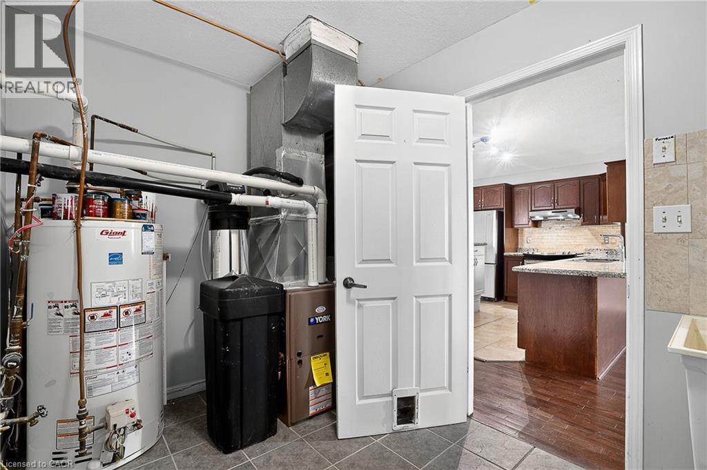 3 Wisteria Court Unit# Upper, Kitchener, Ontario  N2E 3T4 - Photo 15 - 40785039