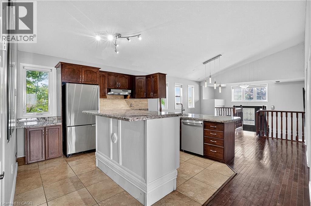 3 Wisteria Court Unit# Upper, Kitchener, Ontario  N2E 3T4 - Photo 8 - 40785039