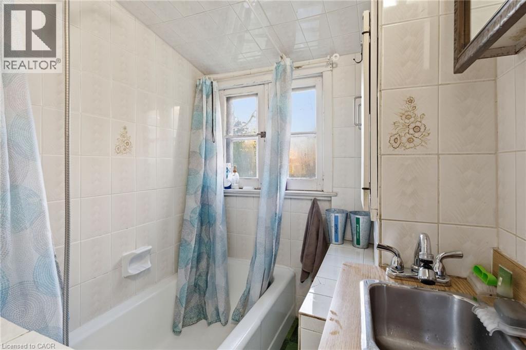 30 Chatham Street, Hamilton, Ontario L8P 2B4 - Photo 14 - 40784750