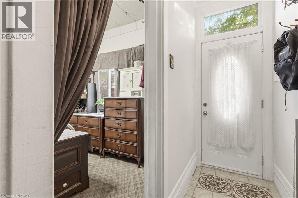 30 Chatham Street, Hamilton, Ontario L8P 2B4 - Photo 4 - 40784750