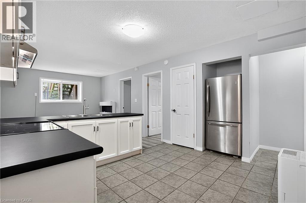 3 Wisteria Court Unit# Basement, Kitchener, Ontario  N2E 3T4 - Photo 3 - 40785037