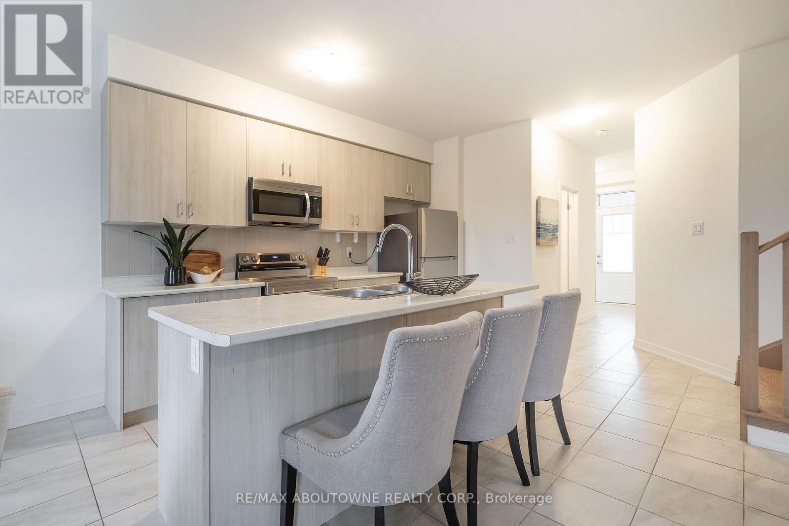 57 Monteith Drive, Brantford, Ontario  N3T 0W6 - Photo 12 - X12508180