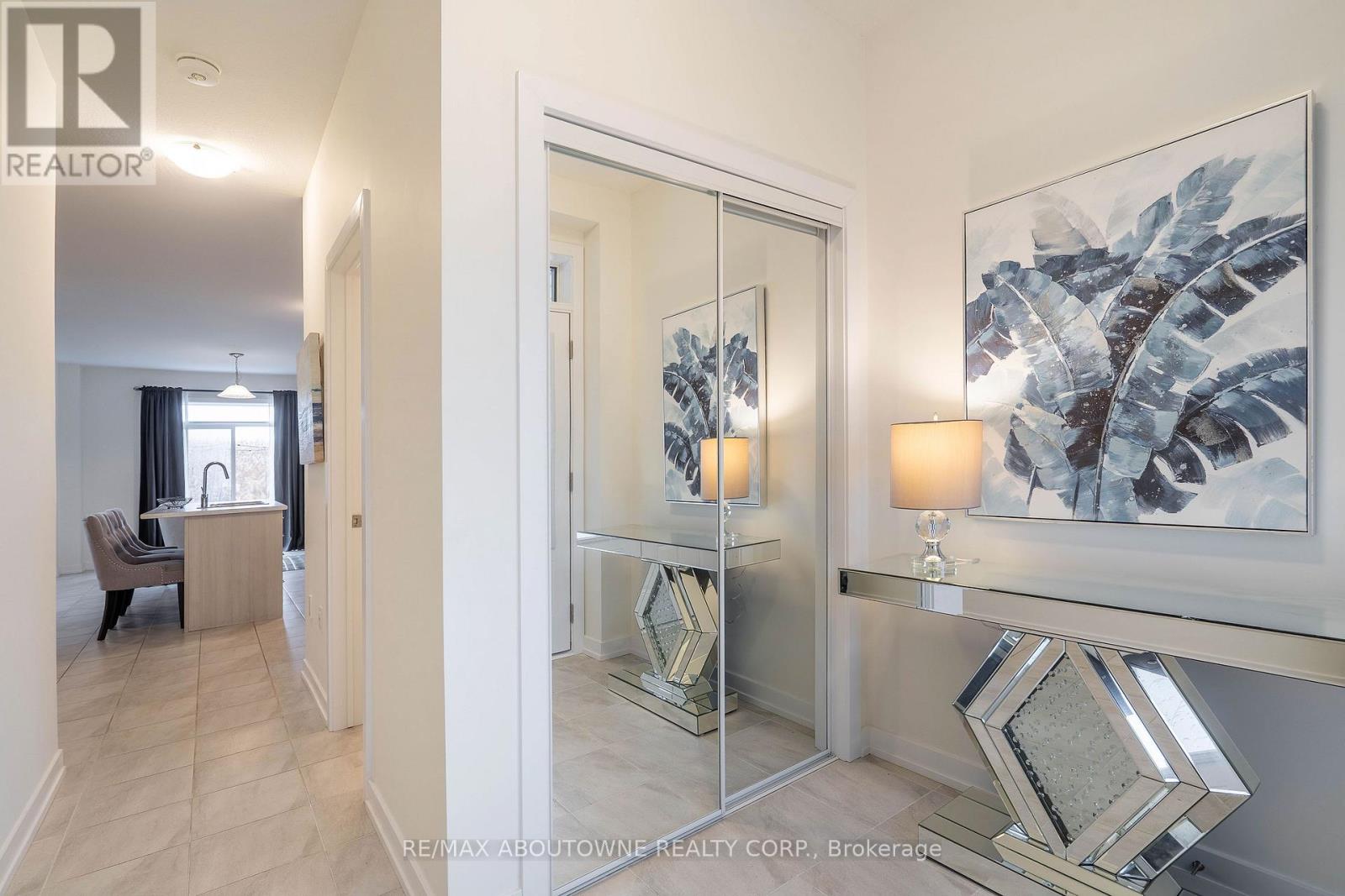 57 Monteith Drive, Brantford, Ontario  N3T 0W6 - Photo 4 - X12508180