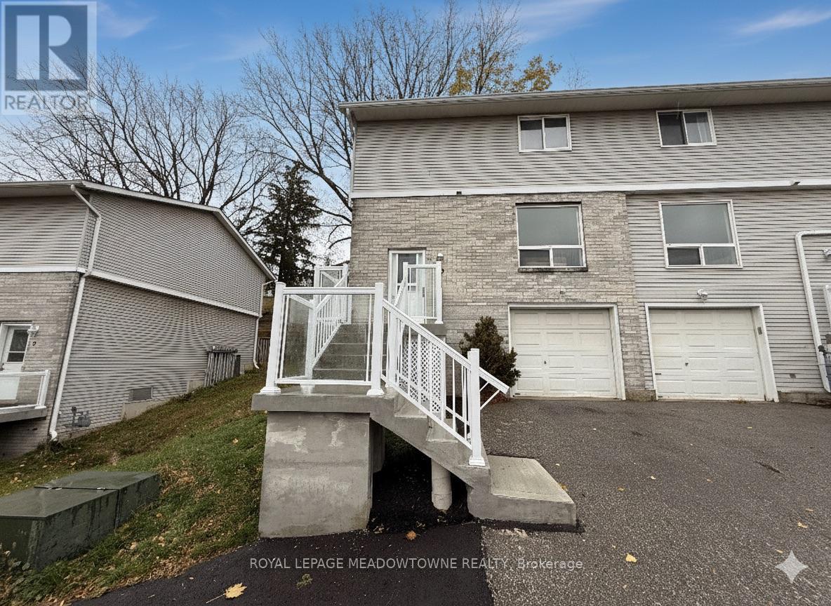 10 - 648 Doon Village Road, Kitchener, Ontario N2P 1A2 - Photo 1 - X12508274