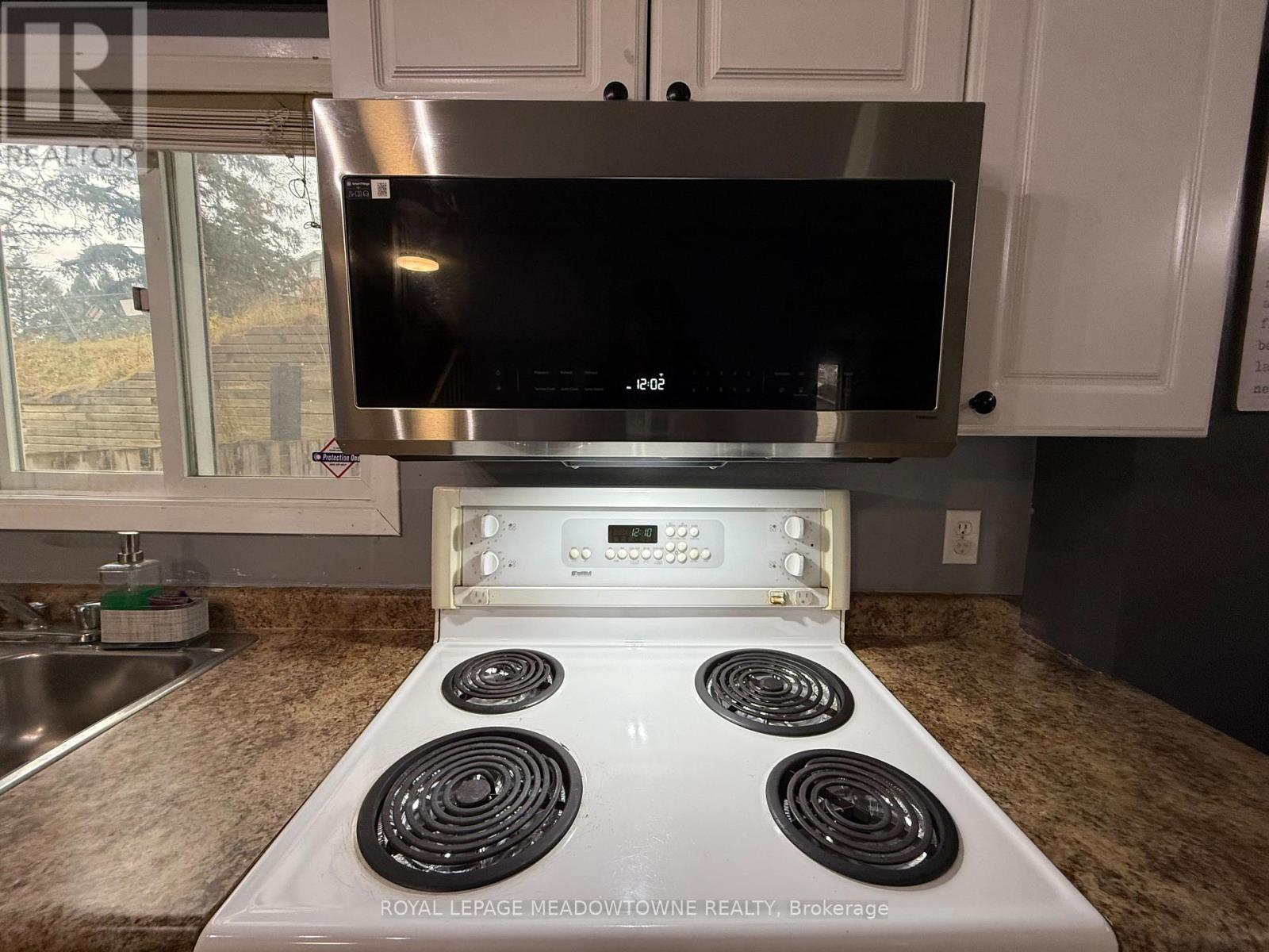 10 - 648 Doon Village Road, Kitchener, Ontario N2P 1A2 - Photo 12 - X12508274