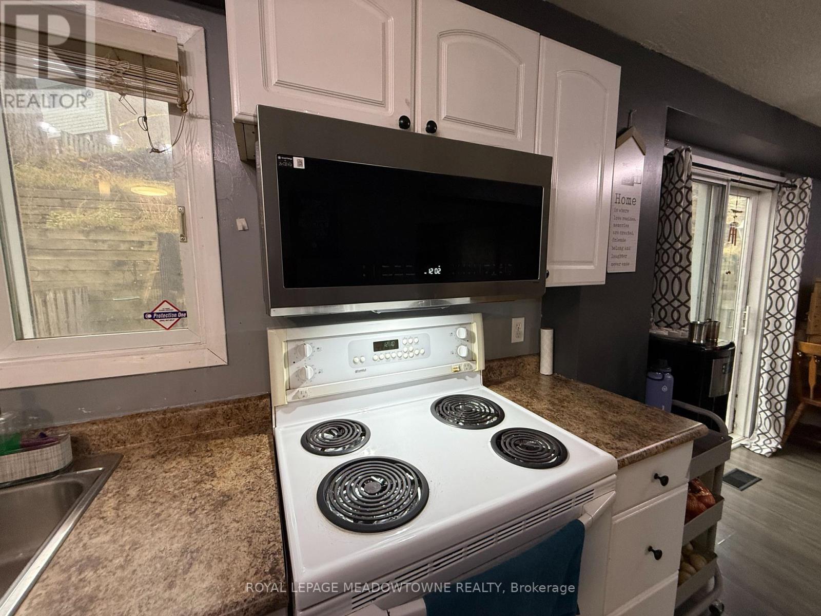 10 - 648 Doon Village Road, Kitchener, Ontario N2P 1A2 - Photo 13 - X12508274