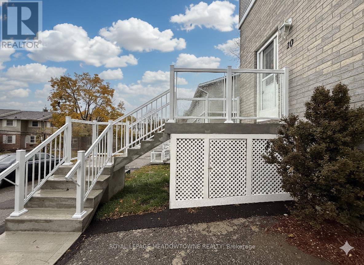 10 - 648 Doon Village Road, Kitchener, Ontario N2P 1A2 - Photo 3 - X12508274