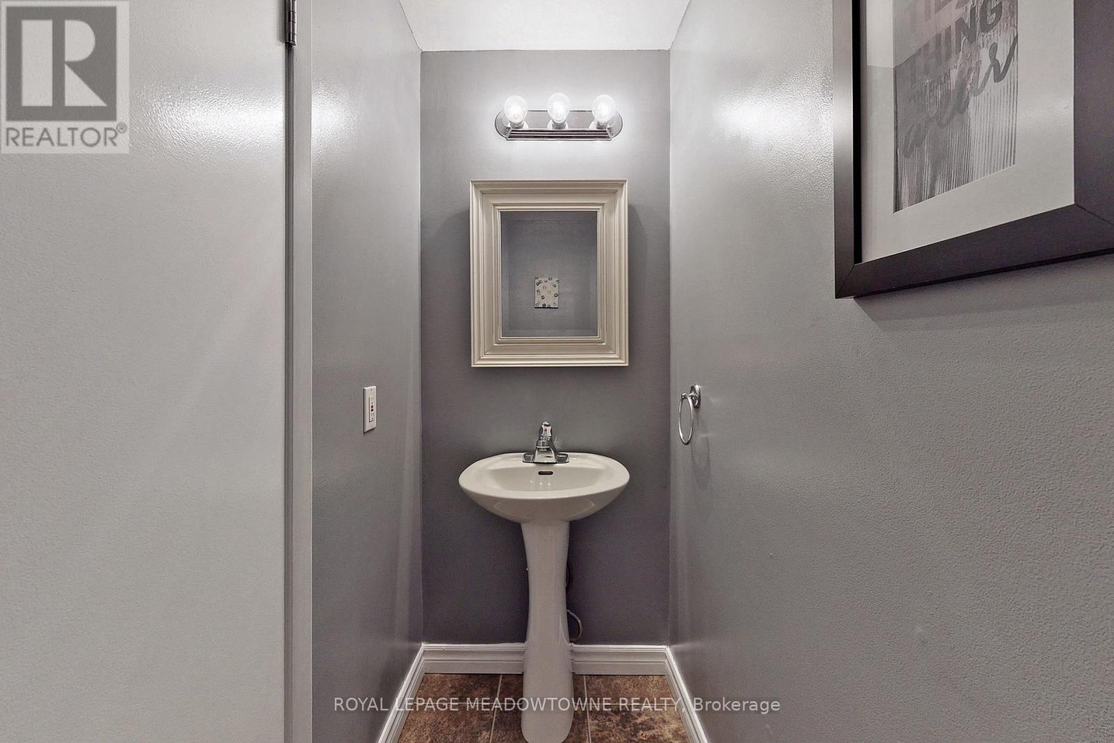 10 - 648 Doon Village Road, Kitchener, Ontario N2P 1A2 - Photo 5 - X12508274