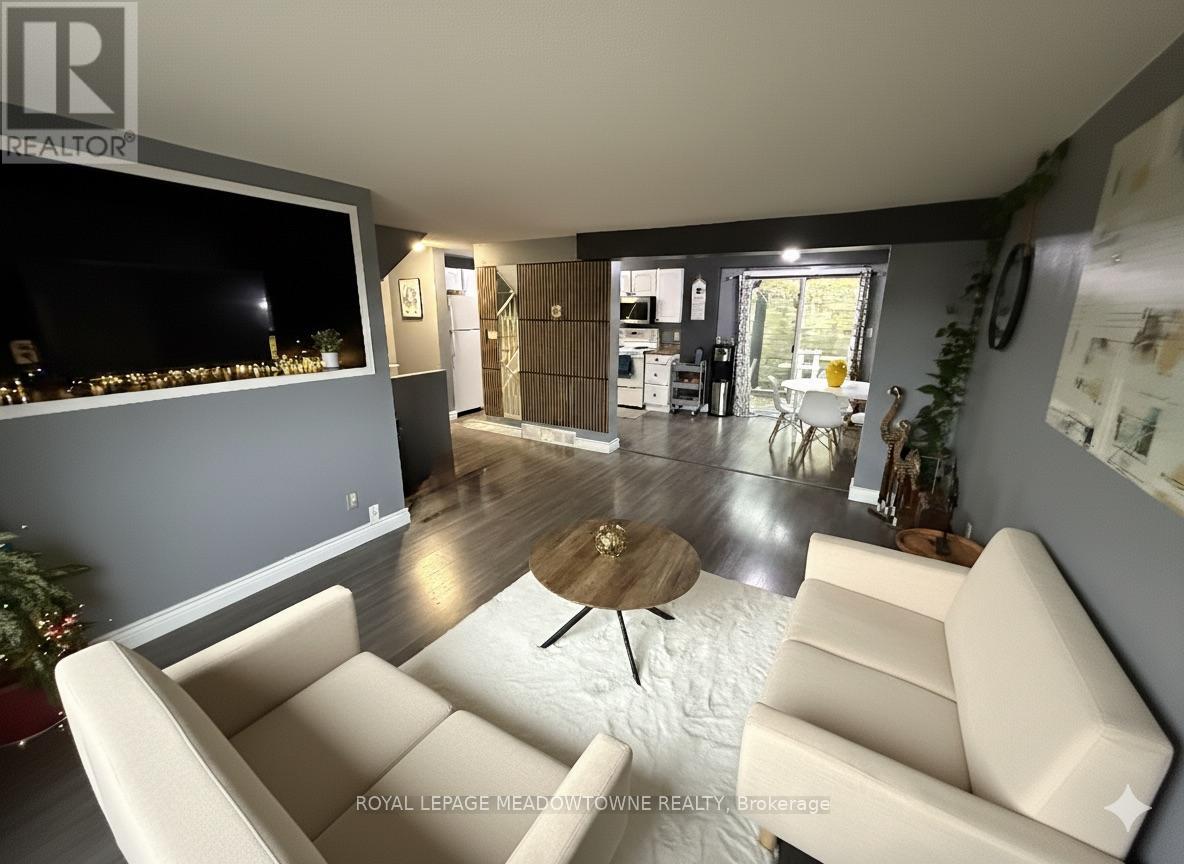 10 - 648 Doon Village Road, Kitchener, Ontario N2P 1A2 - Photo 7 - X12508274