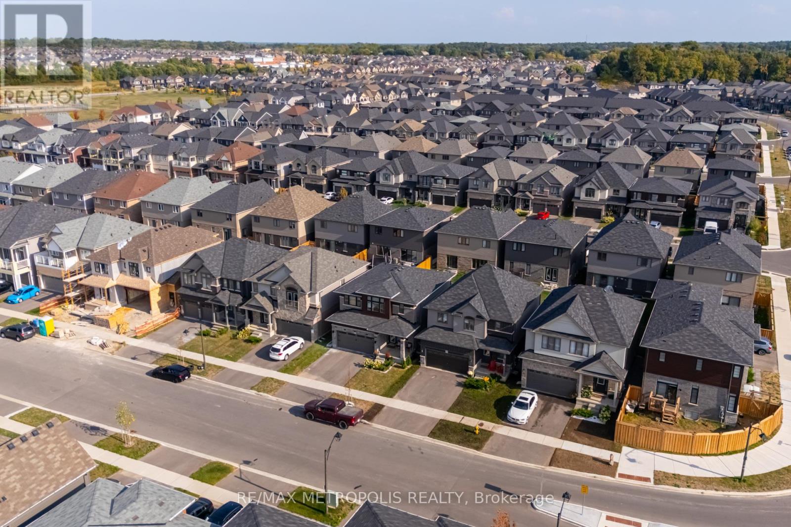 177 Longboat Run W, Brantford, Ontario  N3T 0T1 - Photo 38 - X12508304