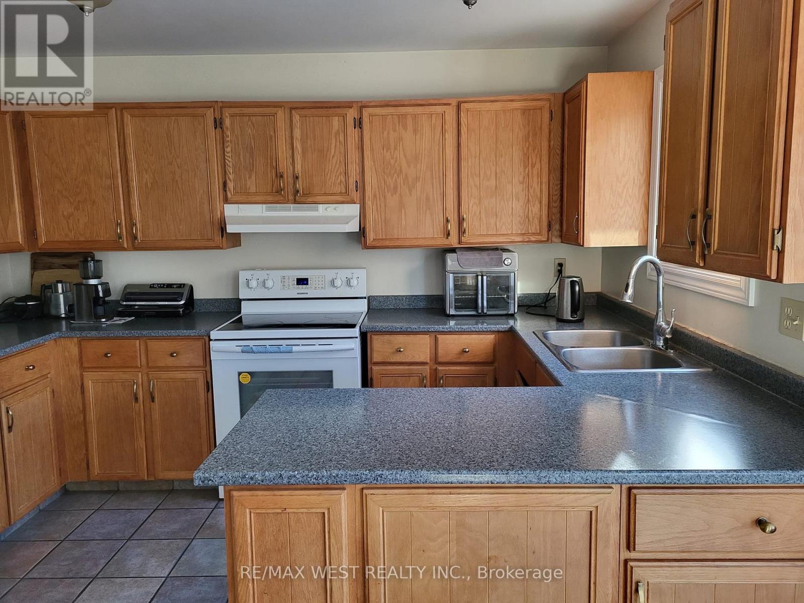 953 Lancaster Drive, Kingston, Ontario  K7P 2A4 - Photo 11 - X12508326