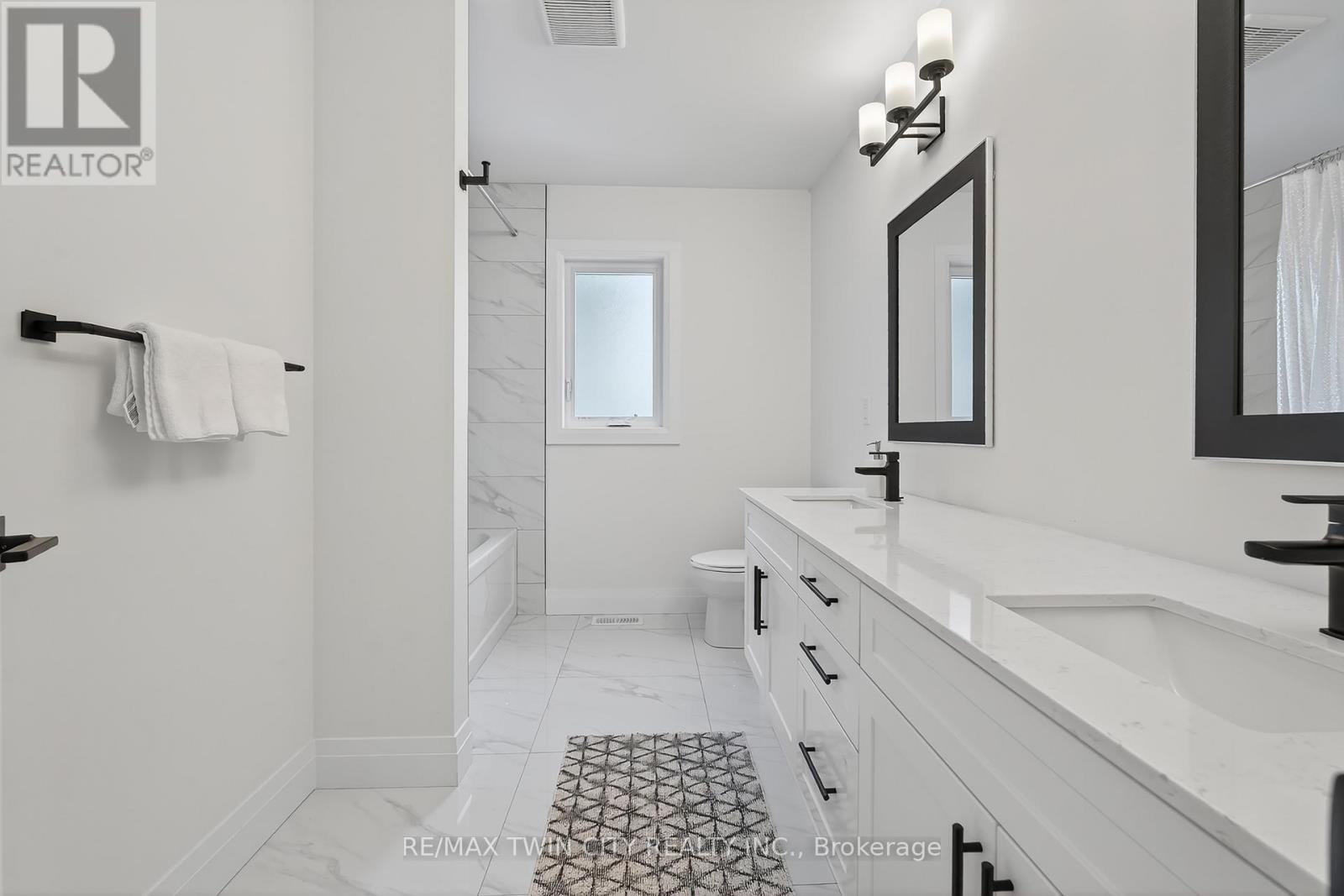 209 Jeffrey Place, Kitchener, Ontario  N2C 0C2 - Photo 22 - X12508342