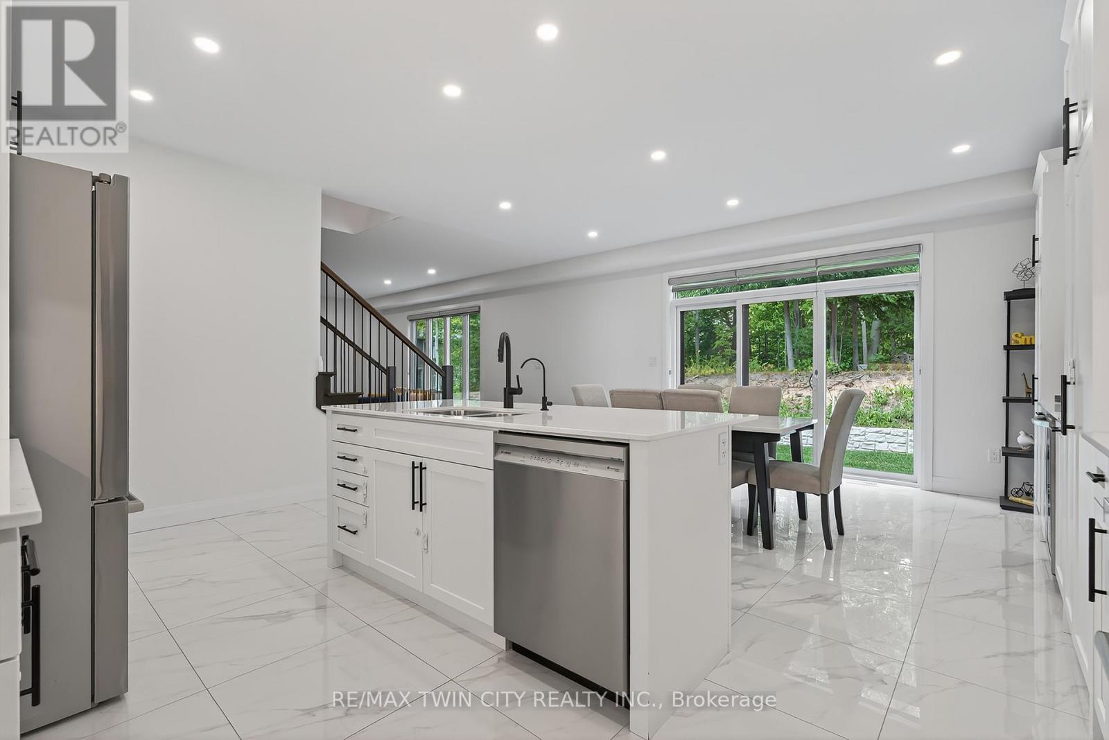 209 Jeffrey Place, Kitchener, Ontario  N2C 0C2 - Photo 7 - X12508342