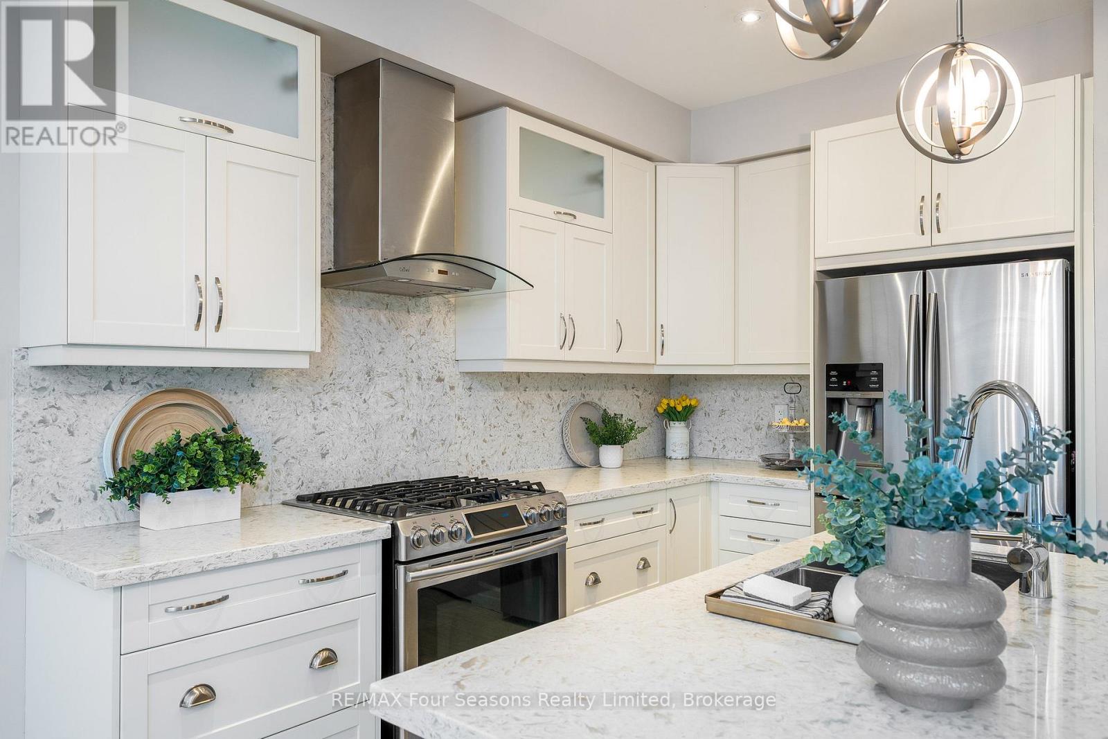 29 Wagner Crescent, Essa, Ontario  L0M 1B5 - Photo 5 - N12508748