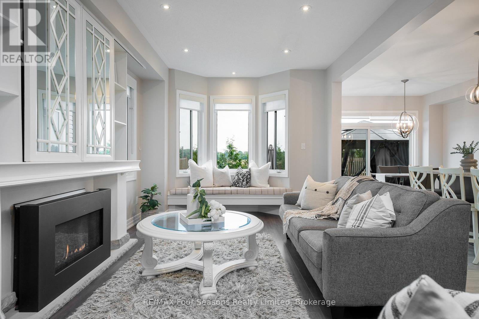 29 Wagner Crescent, Essa, Ontario  L0M 1B5 - Photo 6 - N12508748