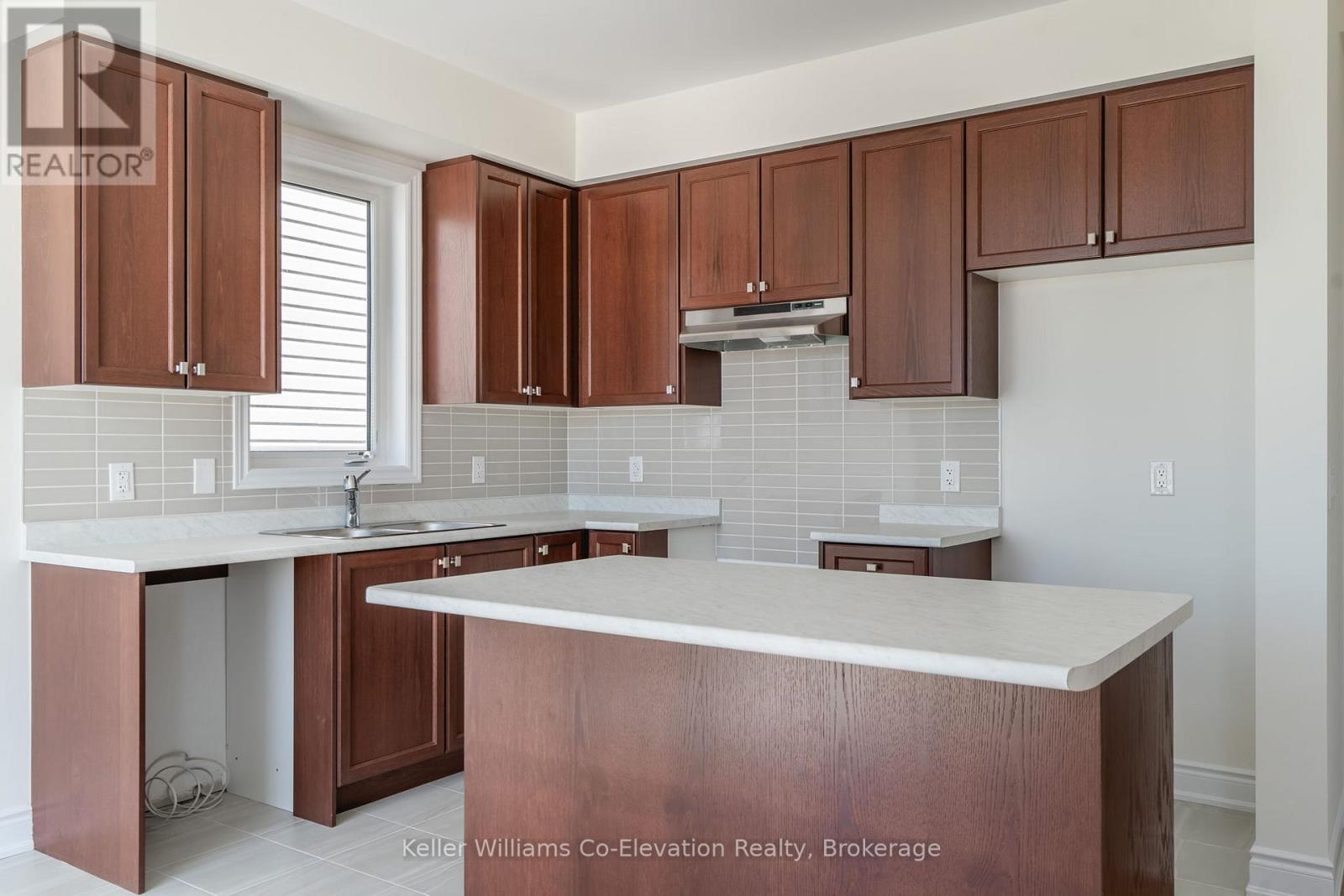 15 Mission Street, Wasaga Beach, Ontario  L9Z 0L8 - Photo 5 - S12508738