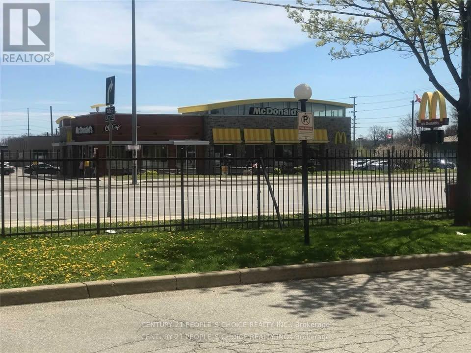 801 - 3533 Derry Road E, Mississauga, Ontario L4T 1B1 - Photo 4 - W12507514