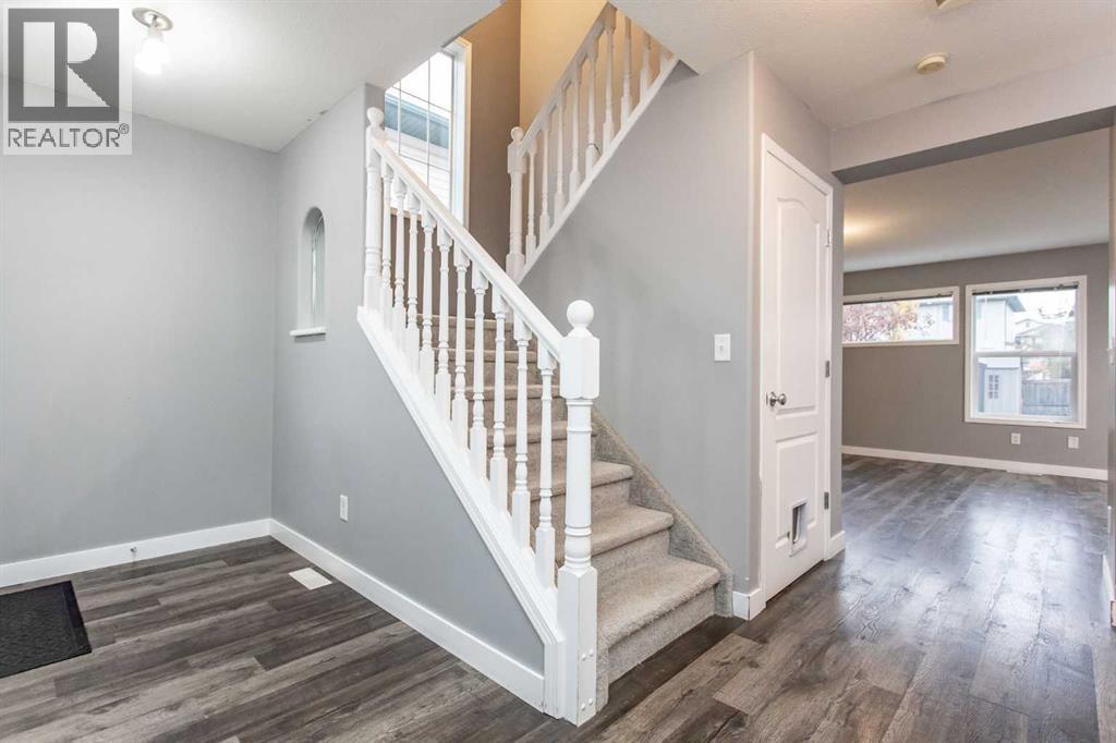 55 Arnold Close, Red Deer, Alberta  T4R 3G3 - Photo 2 - A2267932