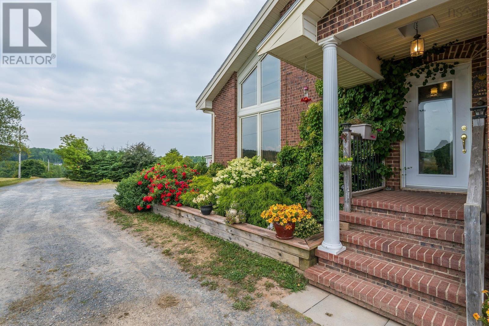 12809 1 Highway, Avonport, Nova Scotia  B0P 1P0 - Photo 4 - 202520075