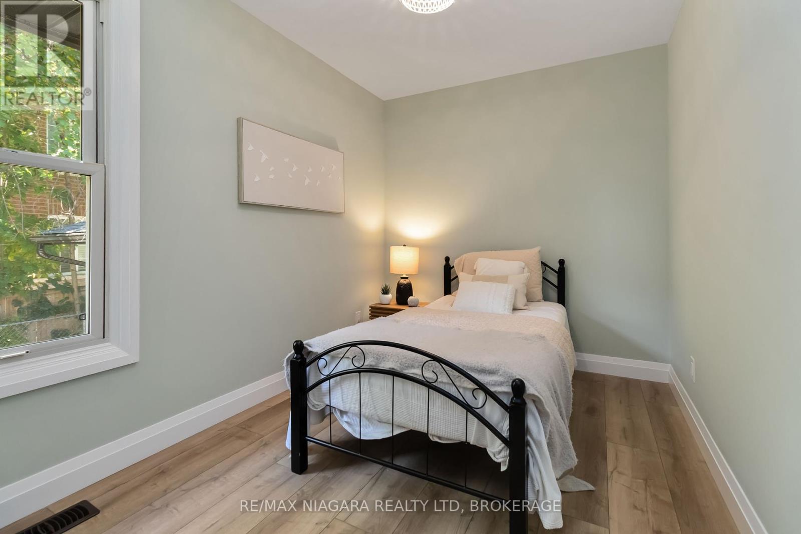 2230 Queensway Drive, Burlington, Ontario  L7R 3T1 - Photo 27 - W12450901