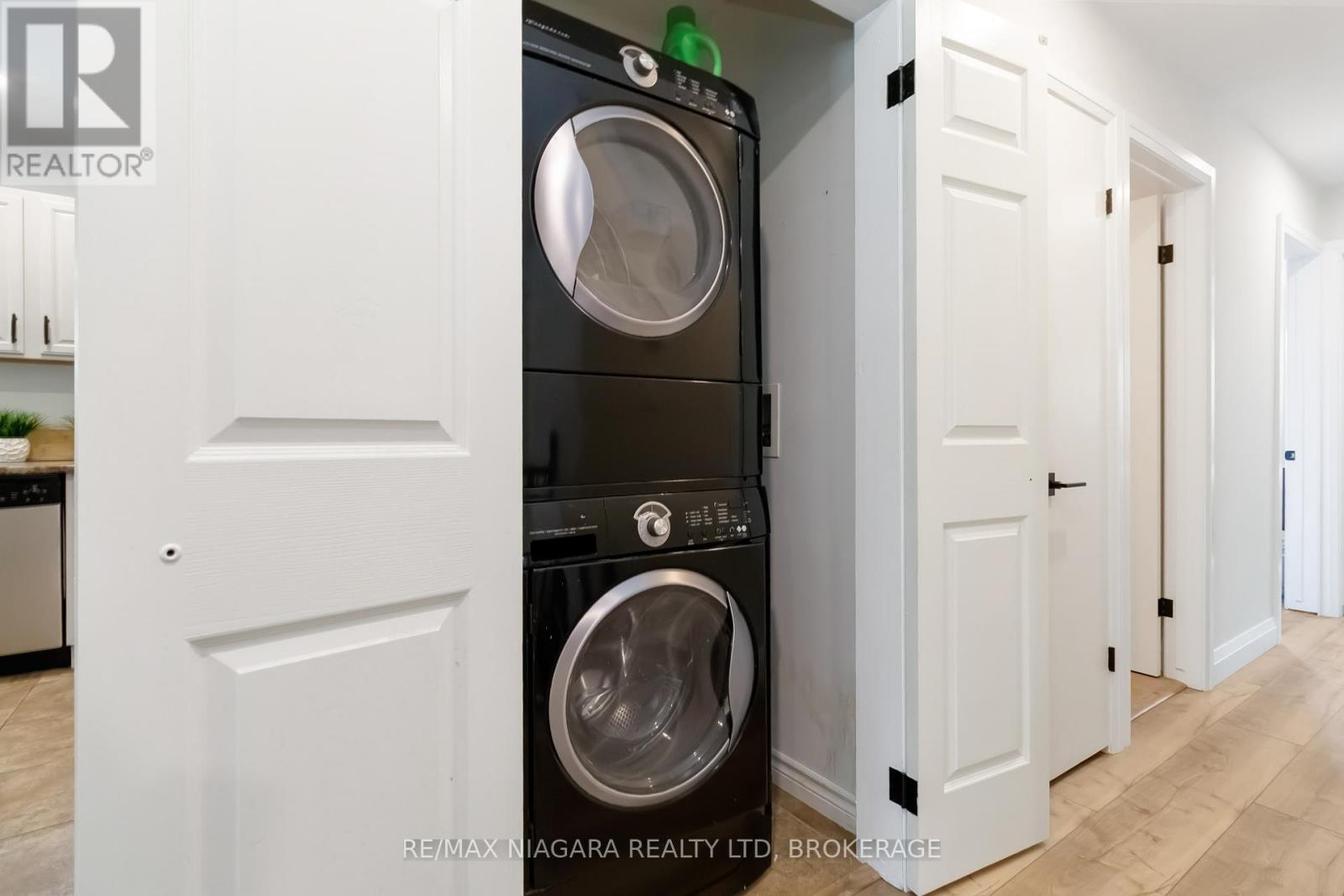 2230 Queensway Drive, Burlington, Ontario  L7R 3T1 - Photo 16 - W12450901