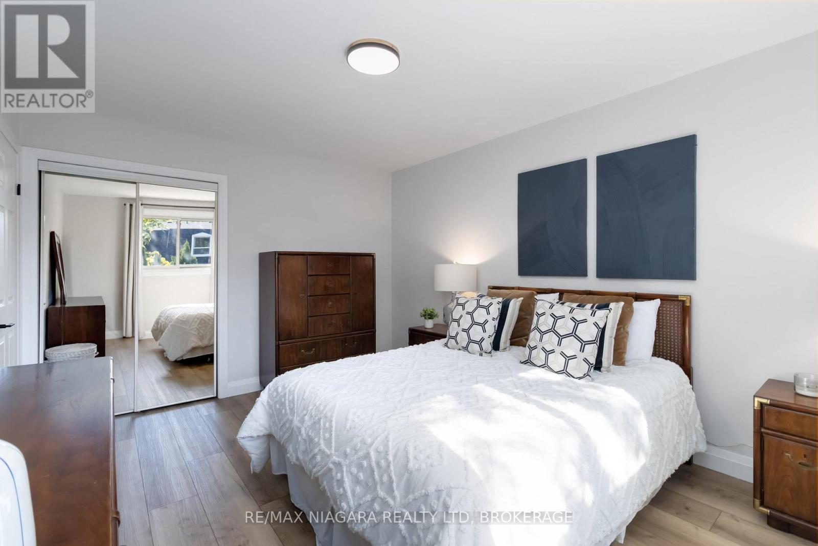 2230 Queensway Drive, Burlington, Ontario  L7R 3T1 - Photo 21 - W12450901