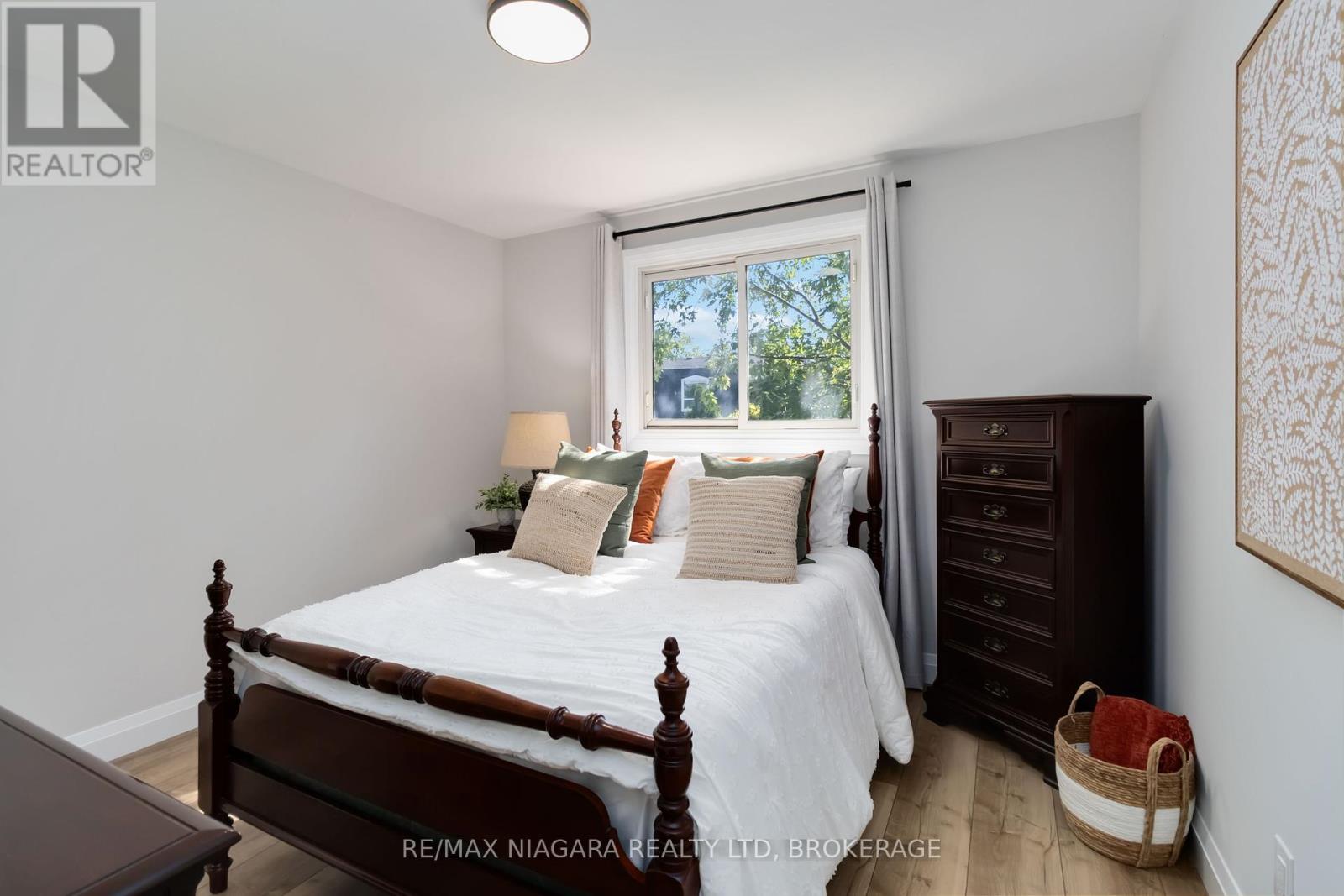 2230 Queensway Drive, Burlington, Ontario  L7R 3T1 - Photo 26 - W12450901