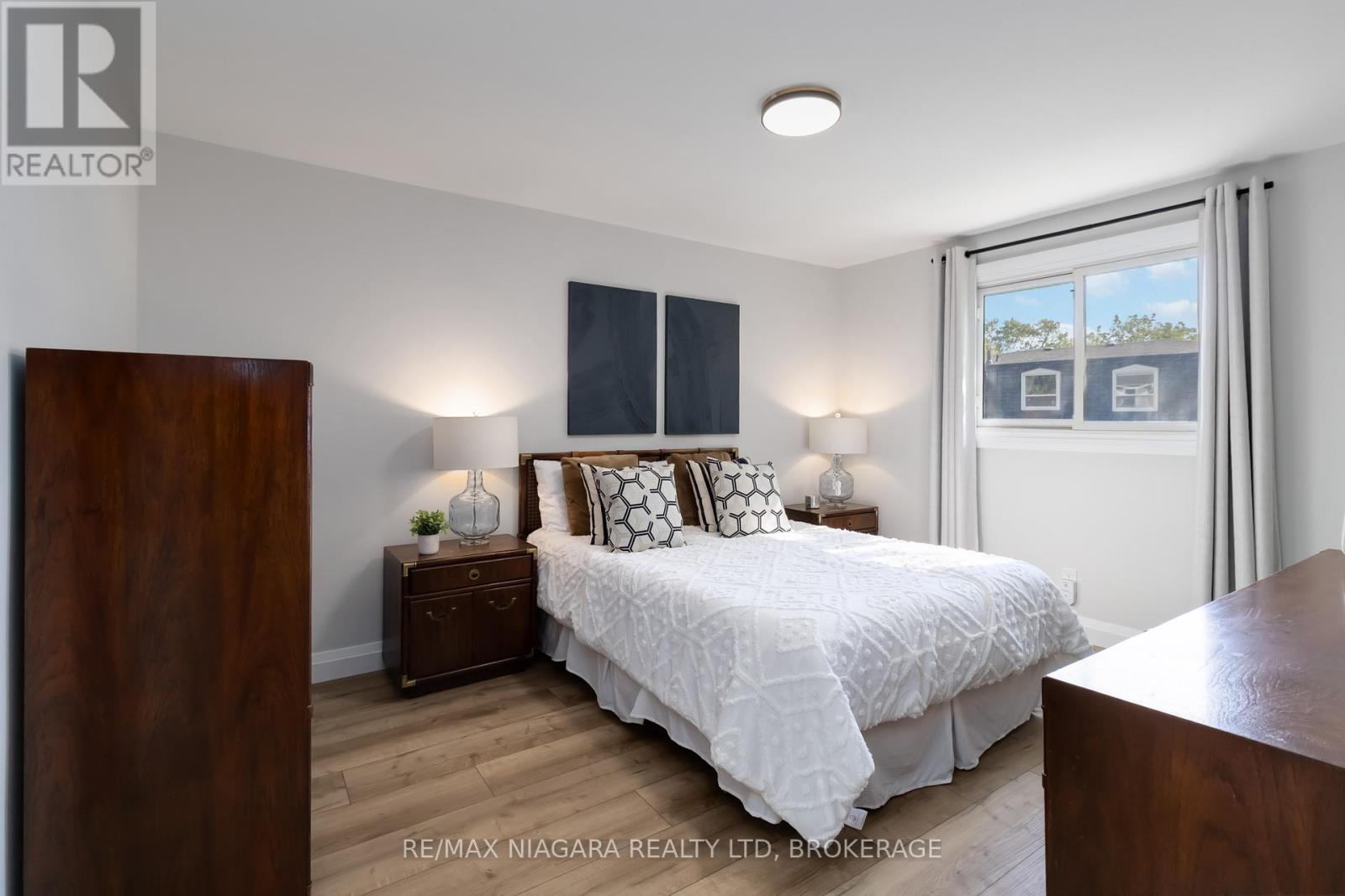 2230 Queensway Drive, Burlington, Ontario  L7R 3T1 - Photo 22 - W12450901