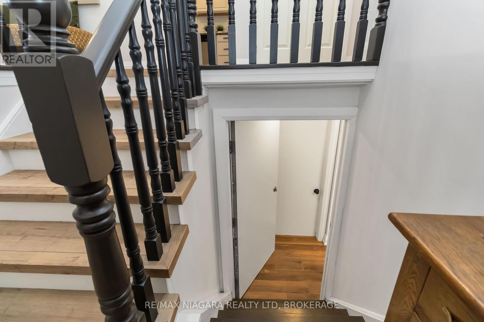 2230 Queensway Drive, Burlington, Ontario  L7R 3T1 - Photo 28 - W12450901