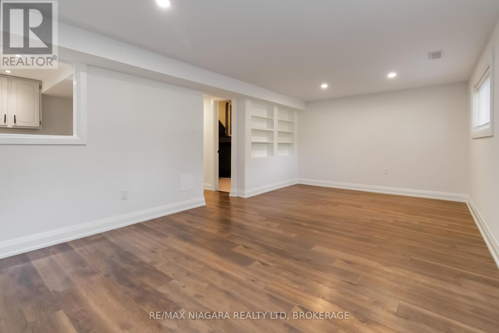 2230 Queensway Drive, Burlington, Ontario  L7R 3T1 - Photo 38 - W12450901