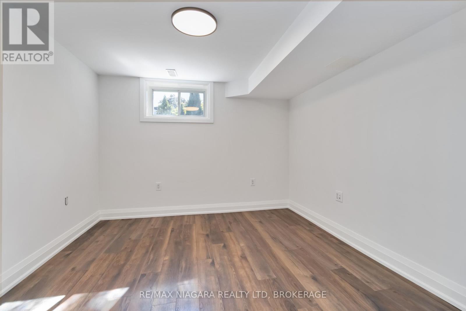 2230 Queensway Drive, Burlington, Ontario  L7R 3T1 - Photo 34 - W12450901