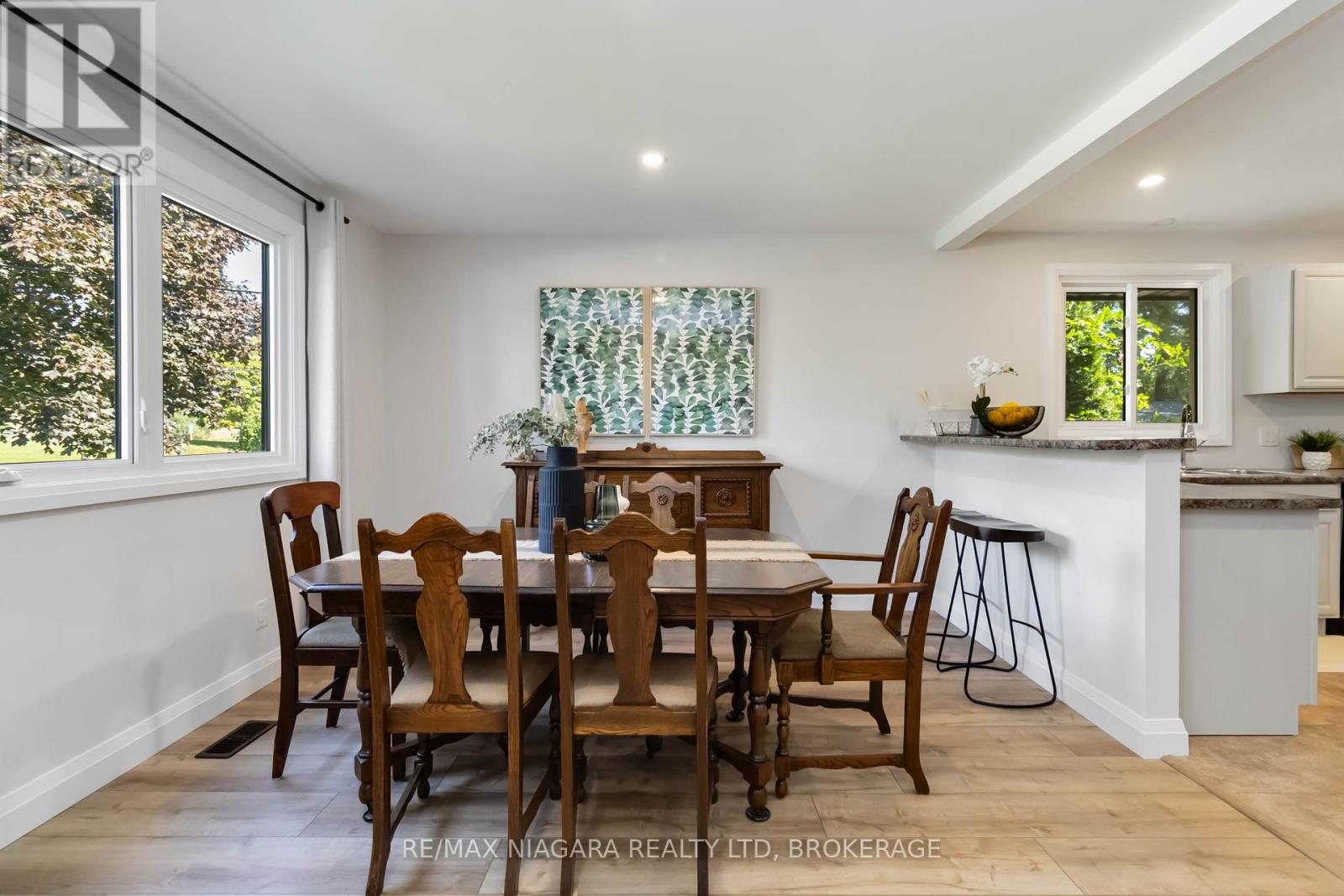 2230 Queensway Drive, Burlington, Ontario  L7R 3T1 - Photo 9 - W12450901