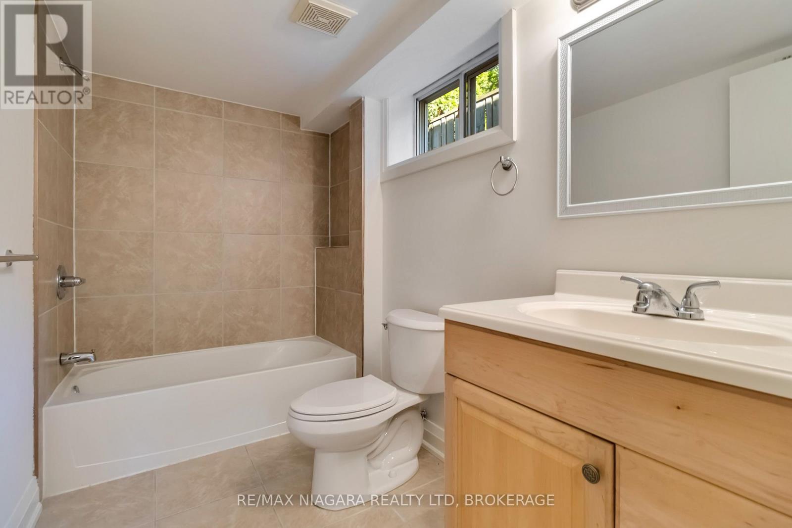 2230 Queensway Drive, Burlington, Ontario  L7R 3T1 - Photo 33 - W12450901