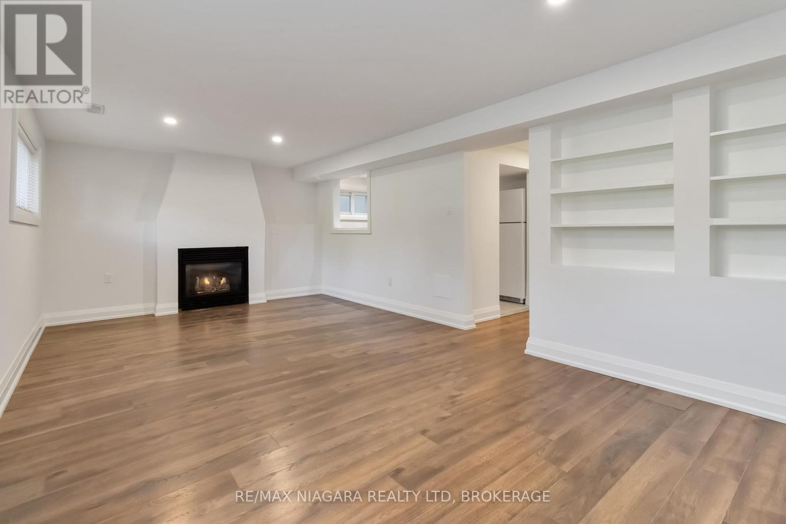 2230 Queensway Drive, Burlington, Ontario  L7R 3T1 - Photo 37 - W12450901